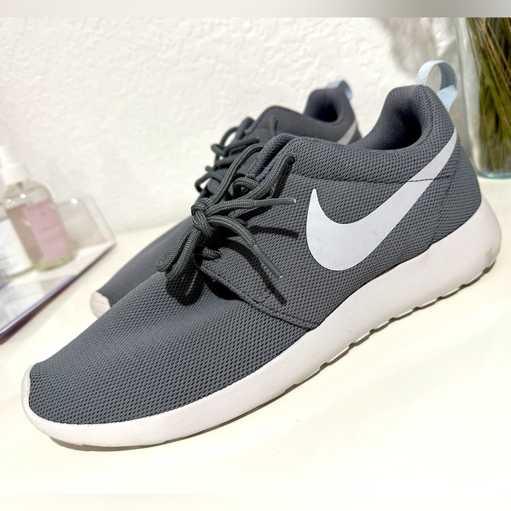 Nike Roshe size 10
